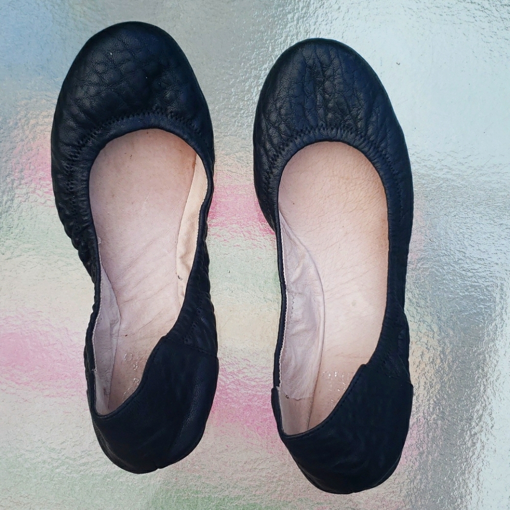 Vince Camuto black ballerina flats